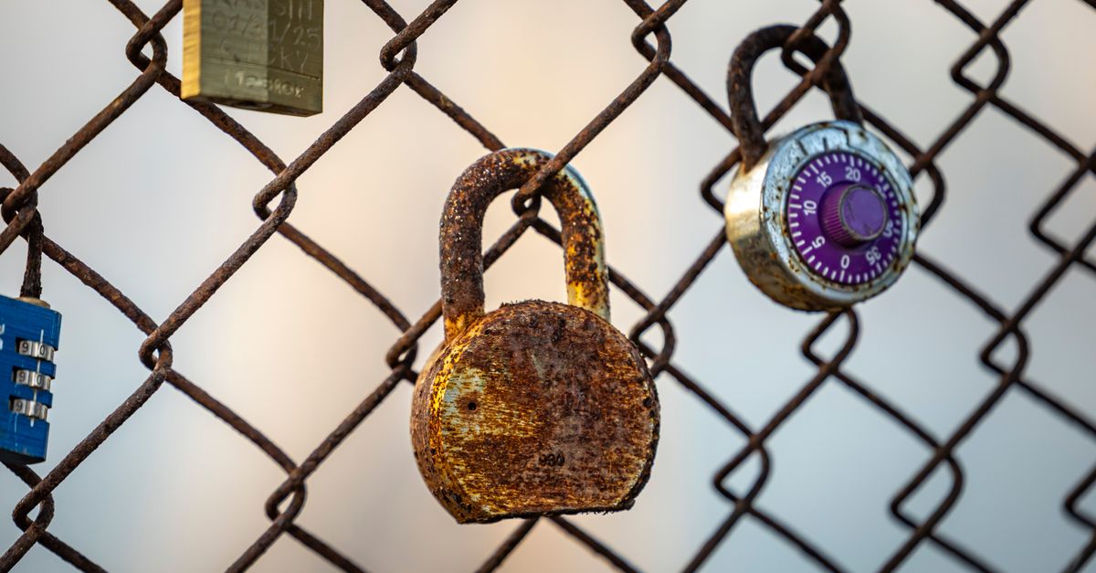 Locked Out in Edgewater? Here's What to Do Before You Call — Edgewater IL Locksmith